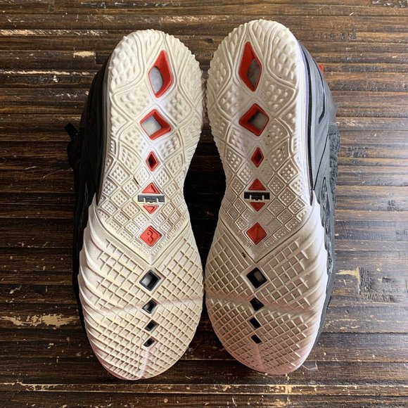 Nike LeBron 18 Bred Shoes CQ9283-001 Black White Red Sneaker Mens Size 10 - Picture 6 of 7